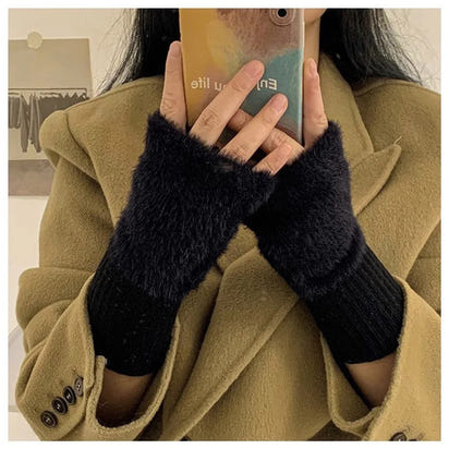 Chic Fingerless Fleece Gloves™